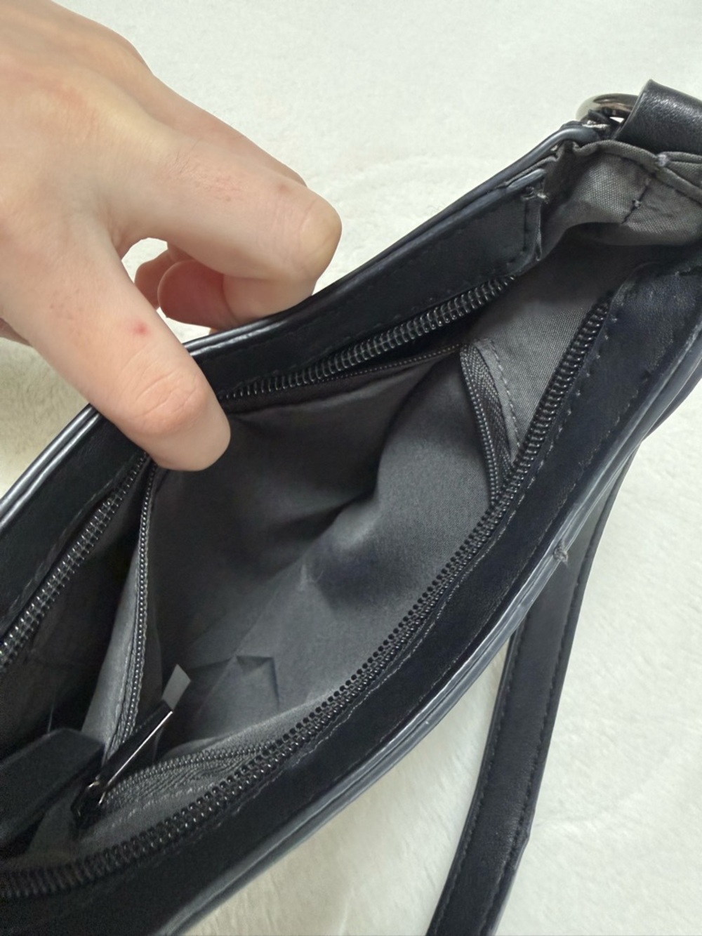 SHOULDER BAG Minimalist Classic Black Size OS GUC - Picture 11 of 16